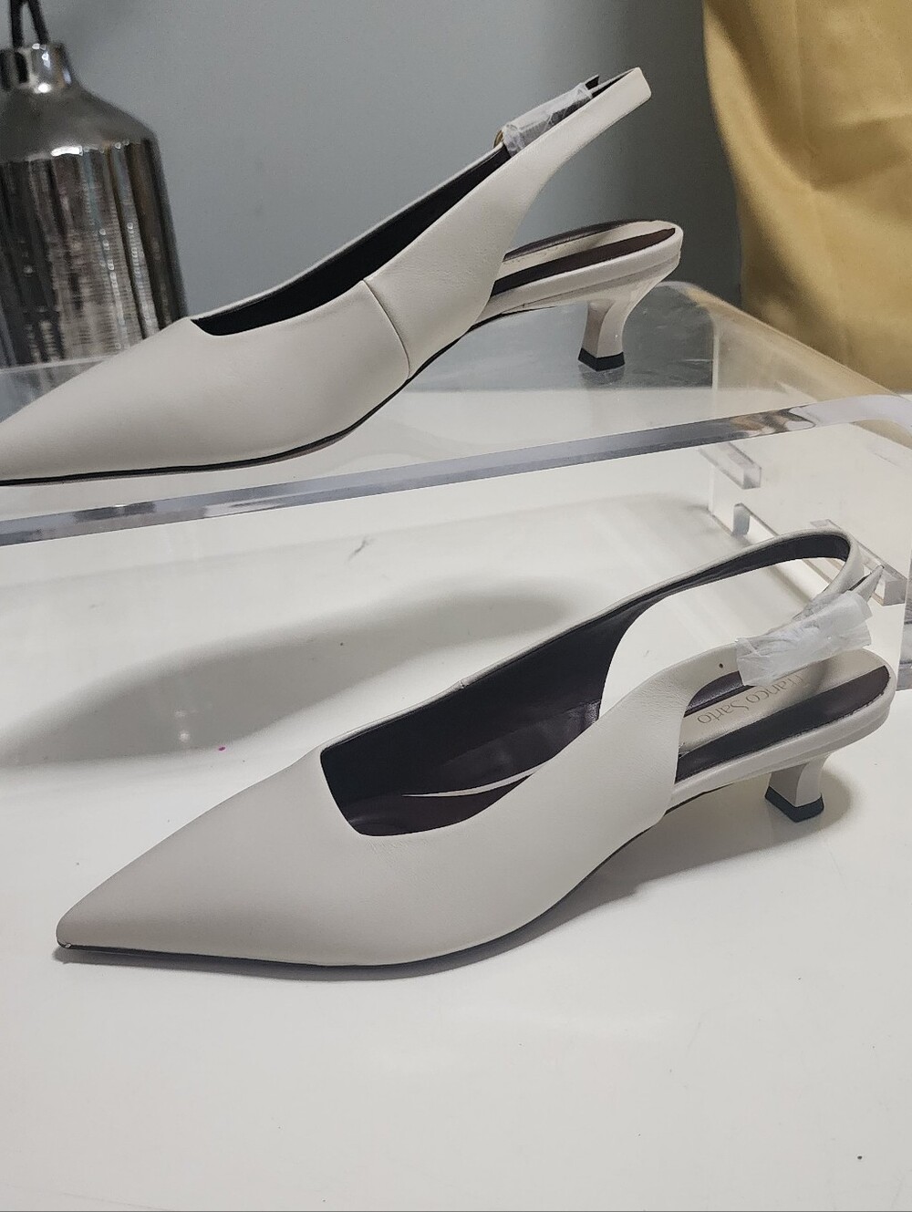 Elegant Cream Pointed Slingback Kitten Heel Pumps.size 8.5W